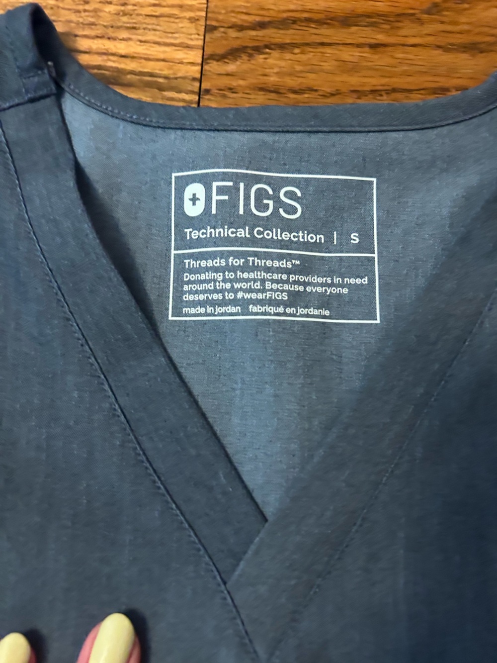 Figs Catarina One-Pocket Heather Denim Scrub Top - Picture 4 of 7